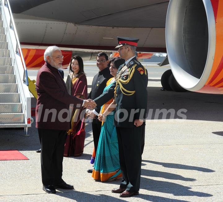 Narendra Modi greets an Officer at the United States of America Airport