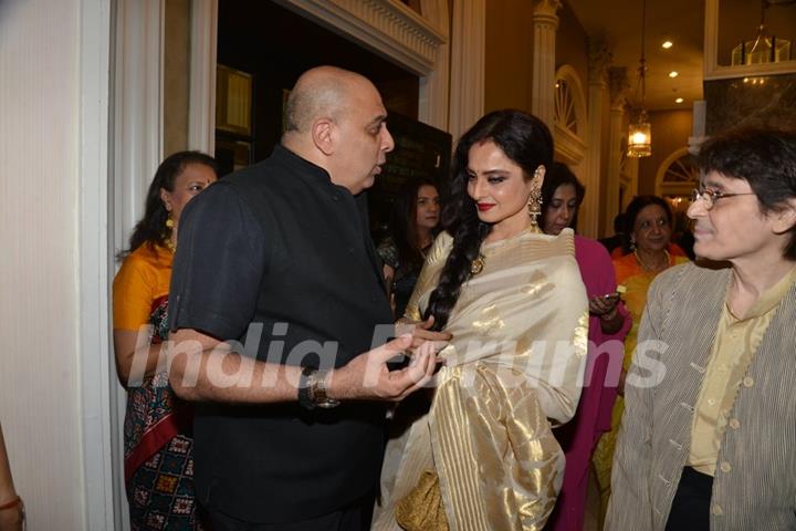 Rekha snapped talking with Tarun Tahiliani at the Sahachari Foundations Show