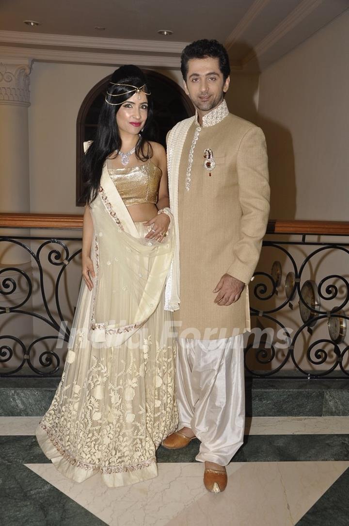 Shibani Kashyap poses with Rajiv Roda at the Wedding Show by Amy Billiomoria