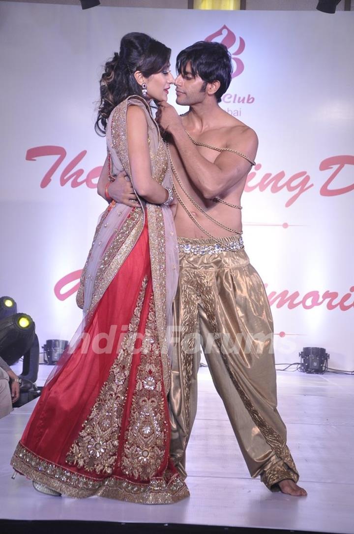 Karanvir Bohra and Teejay Sidhu perform at the Wedding Show by Amy Billiomoria