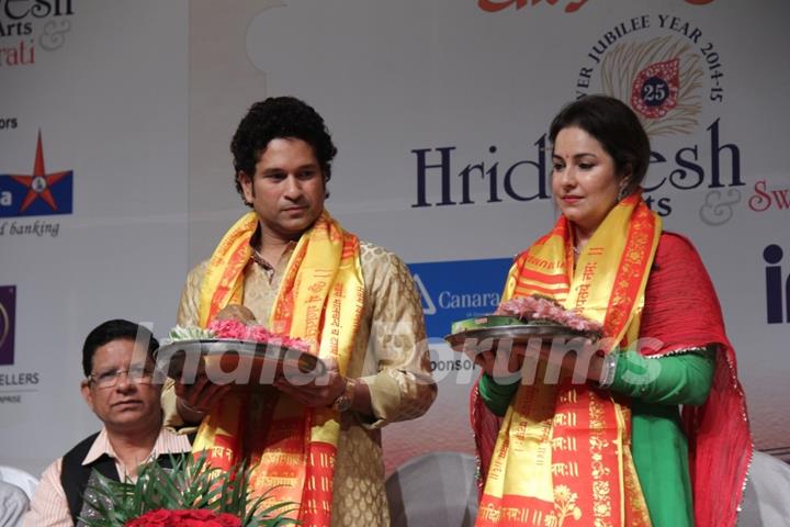 Sachin Tendulkar felicitated on Lata Mangeshkar's 85th Birthday