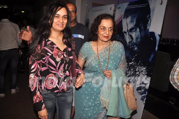 Padmini Kolhapure poses with Asha Parekh at the Special Screening of Haider