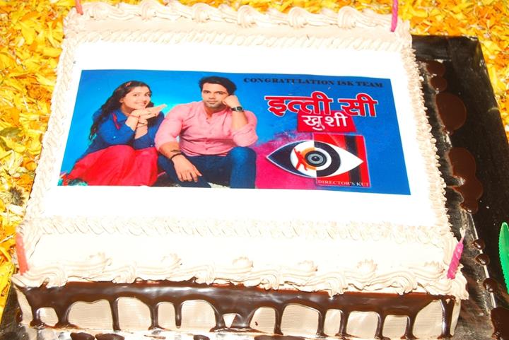 Get Together Cake on the set of Itti Si Kushi