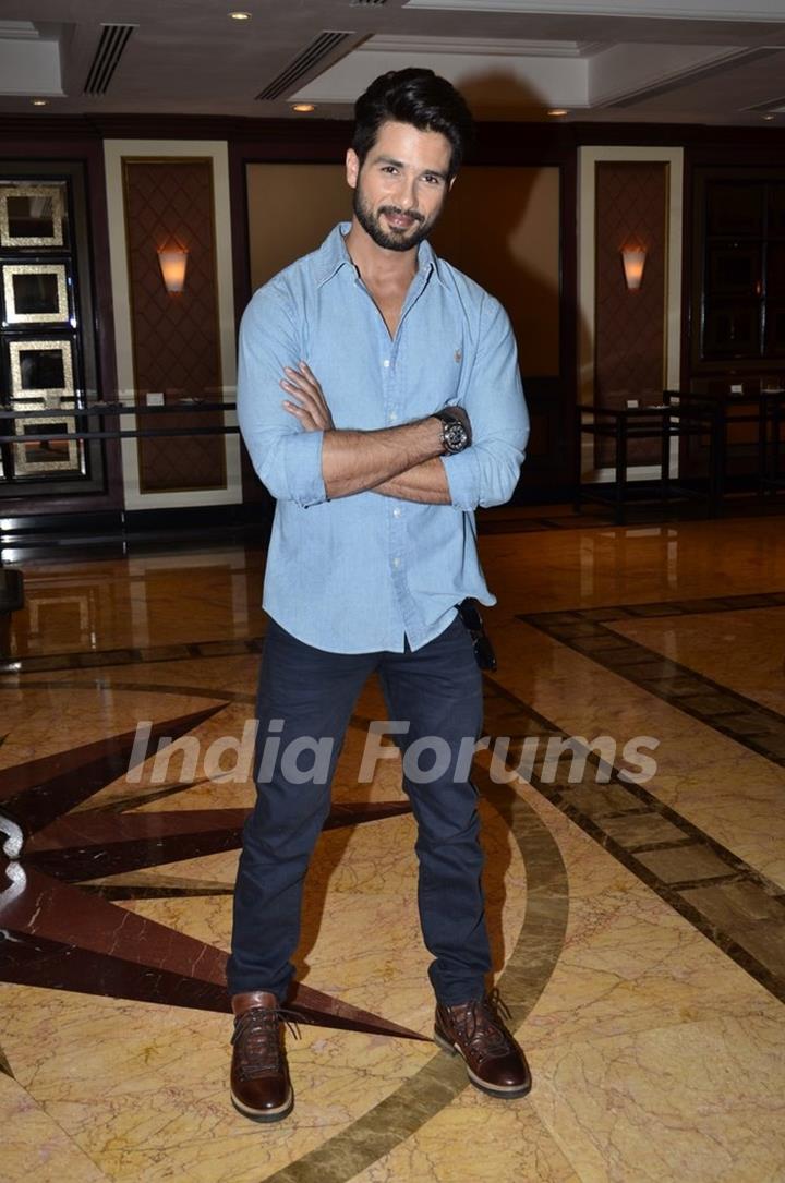 Shahid Kapoor poses for the media at the Book Launch of Haider, Omkara and Maqbool