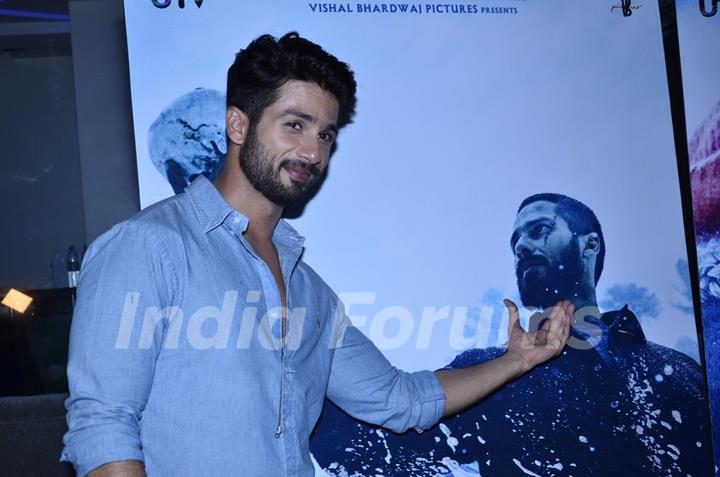 Shahid Kapoor poses for the media at the Special screening of Haider
