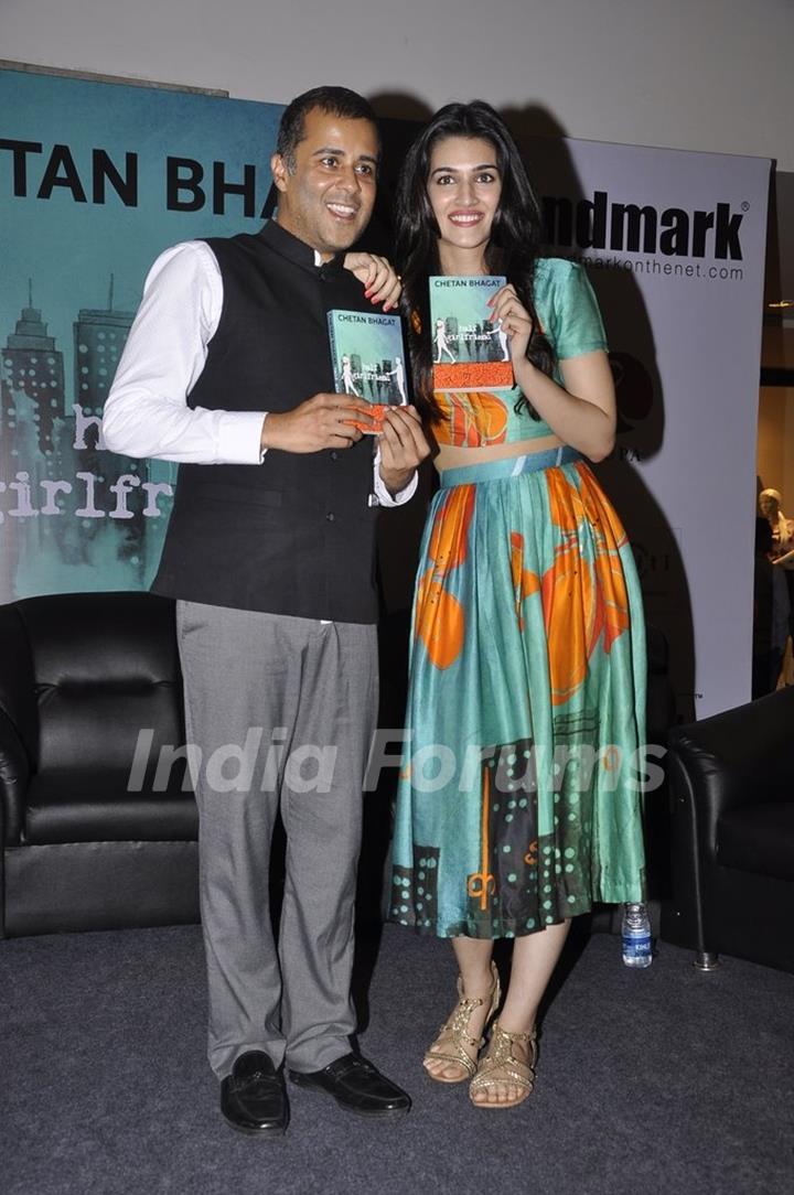 Kriti Sanon poses with Chetan Bhagat at the Book Launch of Half Girlfriend