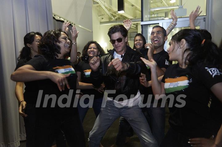 Shah Rukh Khan shakes a leg with fans at the Google Headquarters