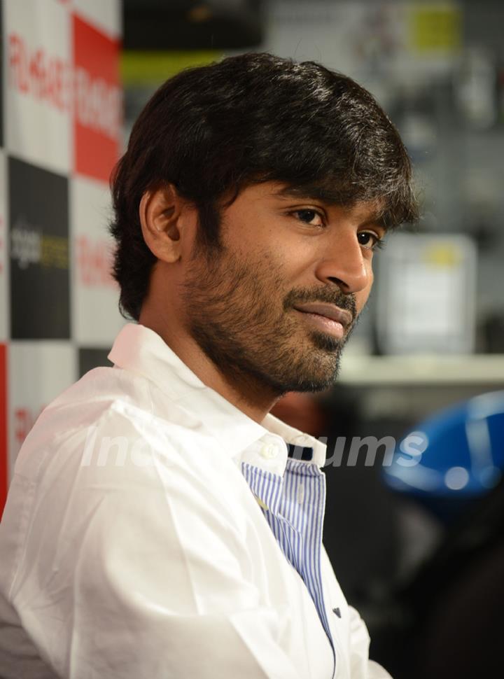 Dhanush at Filmfare Readers Meet at the Reliance Digital Store