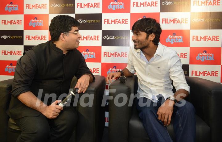 Dhanush chats with Jitesh Pillai at the Filmfare Readers Meet at the Reliance Digital Store