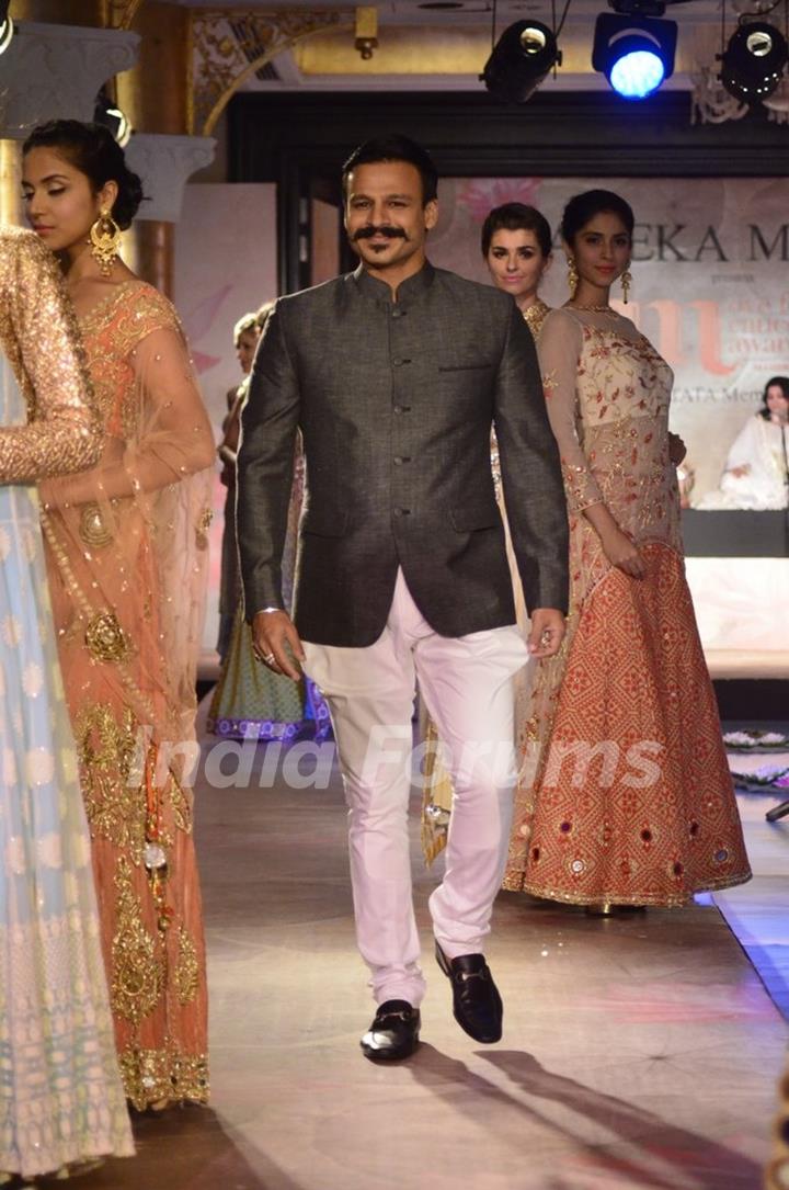 Vivek Oberoi walks the ramp at Maheeka Mirpuri's show Move for Cancer Awareness