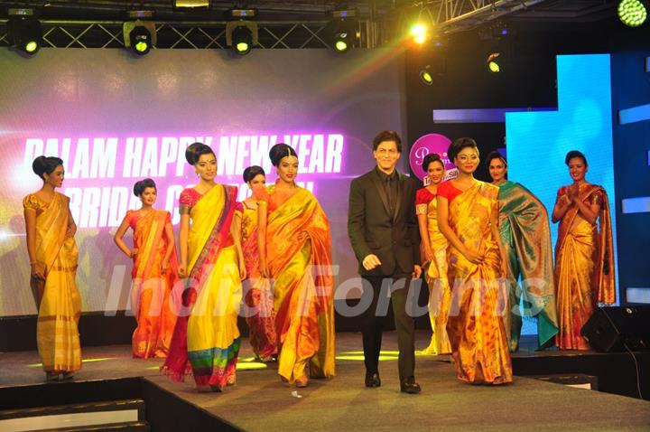 Shah Rukh Khan walks the ramp at the Palam Silks, Happy New Year Event