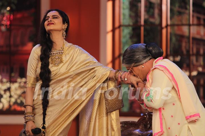 Rekha performs with dadi on Comedy Nights with Kapil