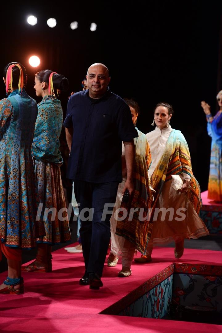 Tarun Tahiliani showcases his collection at Wills Lifestyle India Fashion Week Day 1