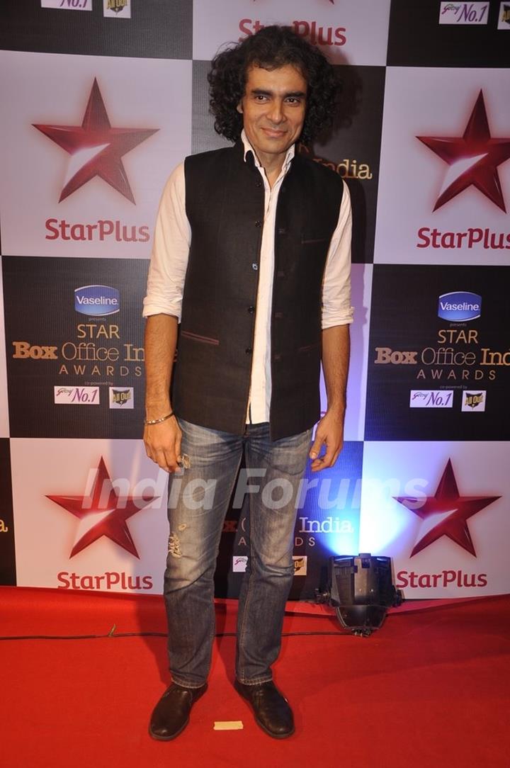 Imtiaz Ali poses for the media at the Star Box Office Awards