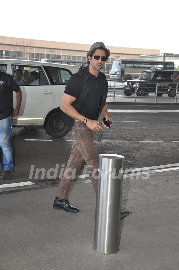 Hrithik Roshan snapped at Airport