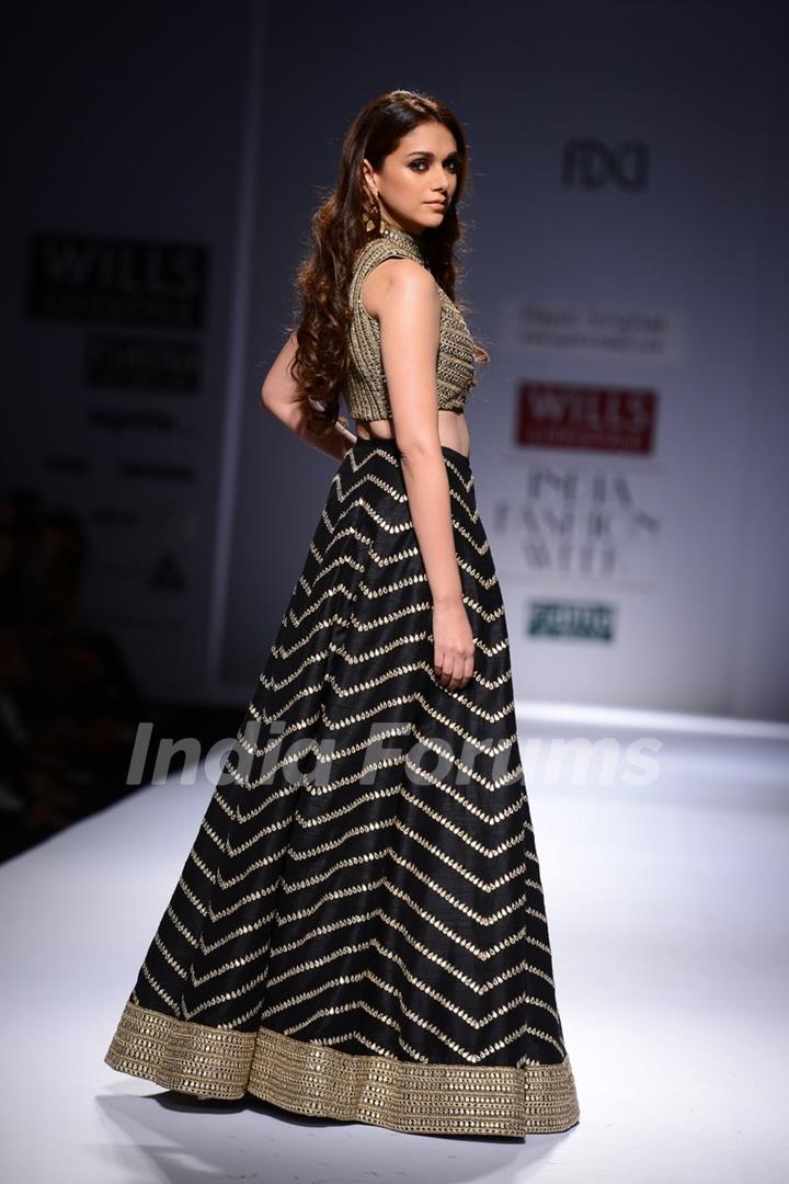 Aditi Rao Hydari walks the ramp for Payal Sinhal at the Wills Lifestyle India Fashion Week Day 3