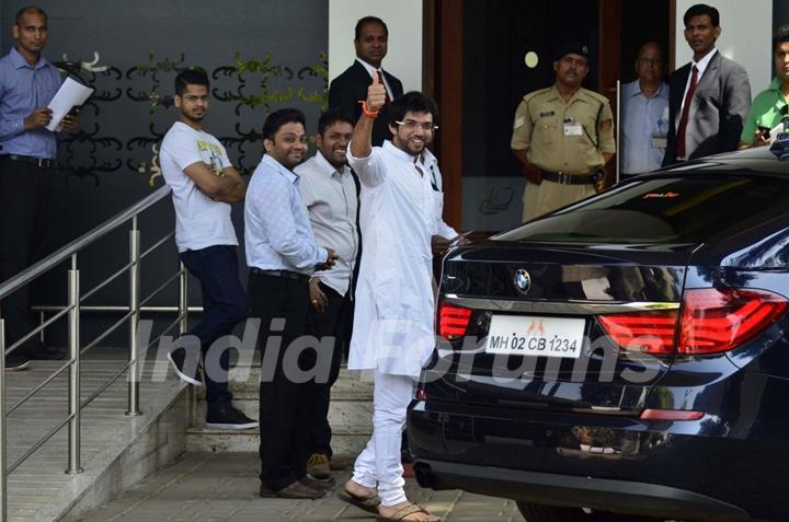 Aditya Thackeray gives a thums up at Airport while leaving for Nashik
