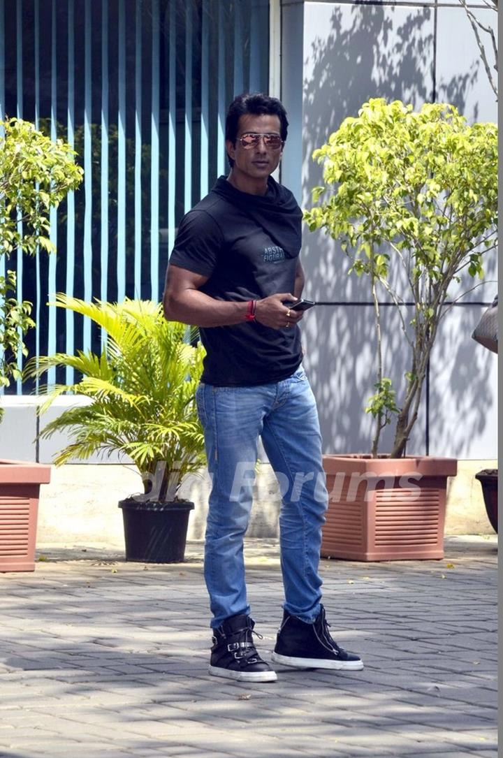 Sonu Sood poses for the media at Airport while leaving for Ahmedabad