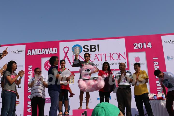 Winners at the Inaugural edition of 'SBI Pinkathon 2014 Amdavad'