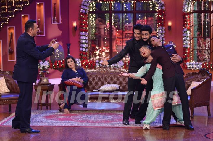 Dadi poses for a photo with Happy New Year Team on Comedy Nights with Kapil