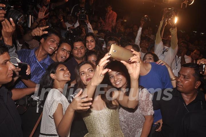 Deepika Padukone clicks a selfie with the people of the media at the 16th MAMI Film Festival