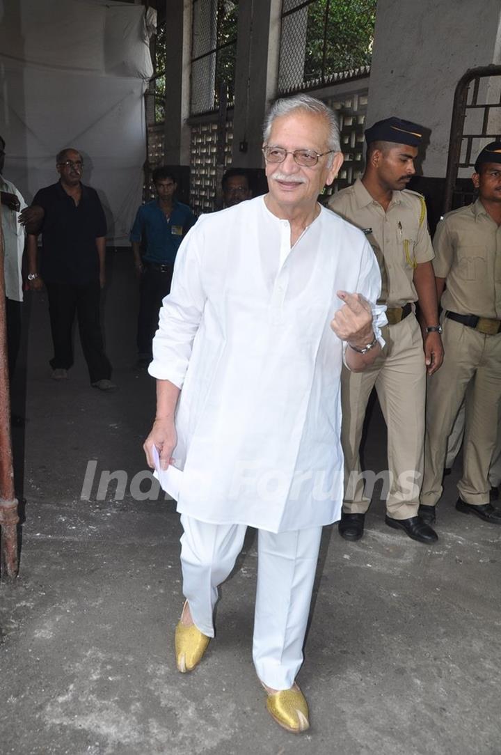 Gulzar Casts his Vote