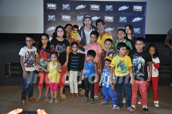 Hrithik Roshan poses with kids at the Special Screening of Bang Bang