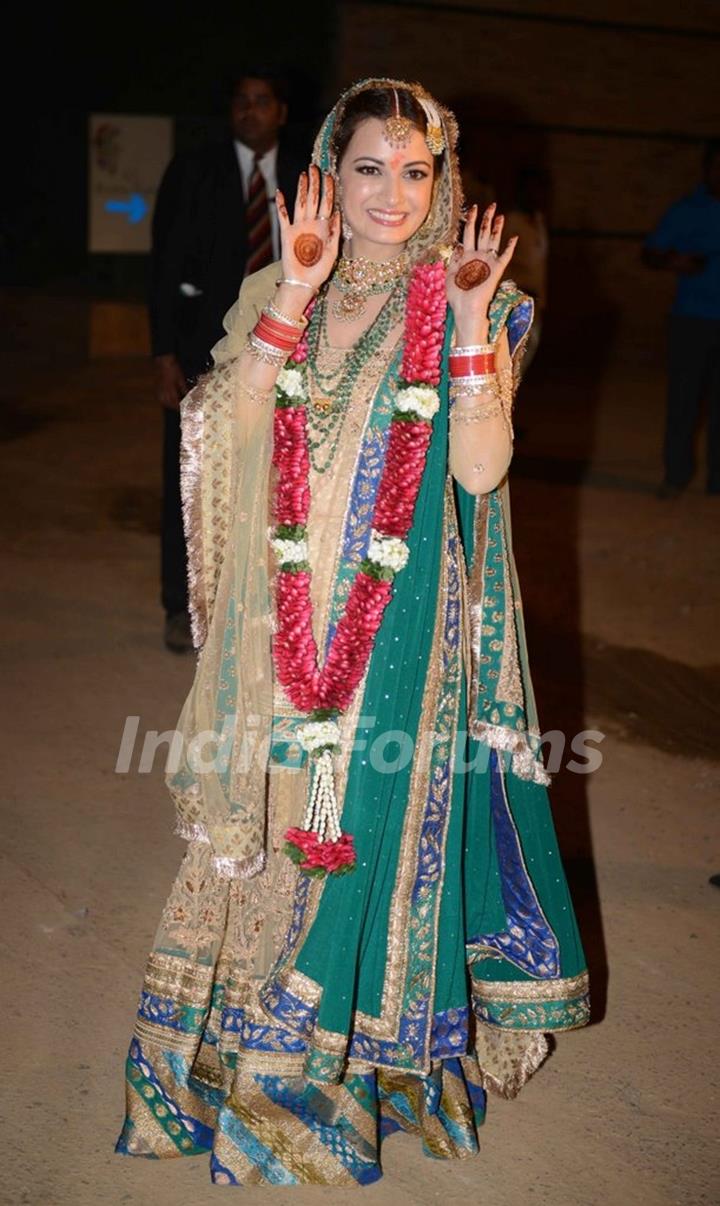 Dia Mirza shows her mehendi at her Wedding Ceremony