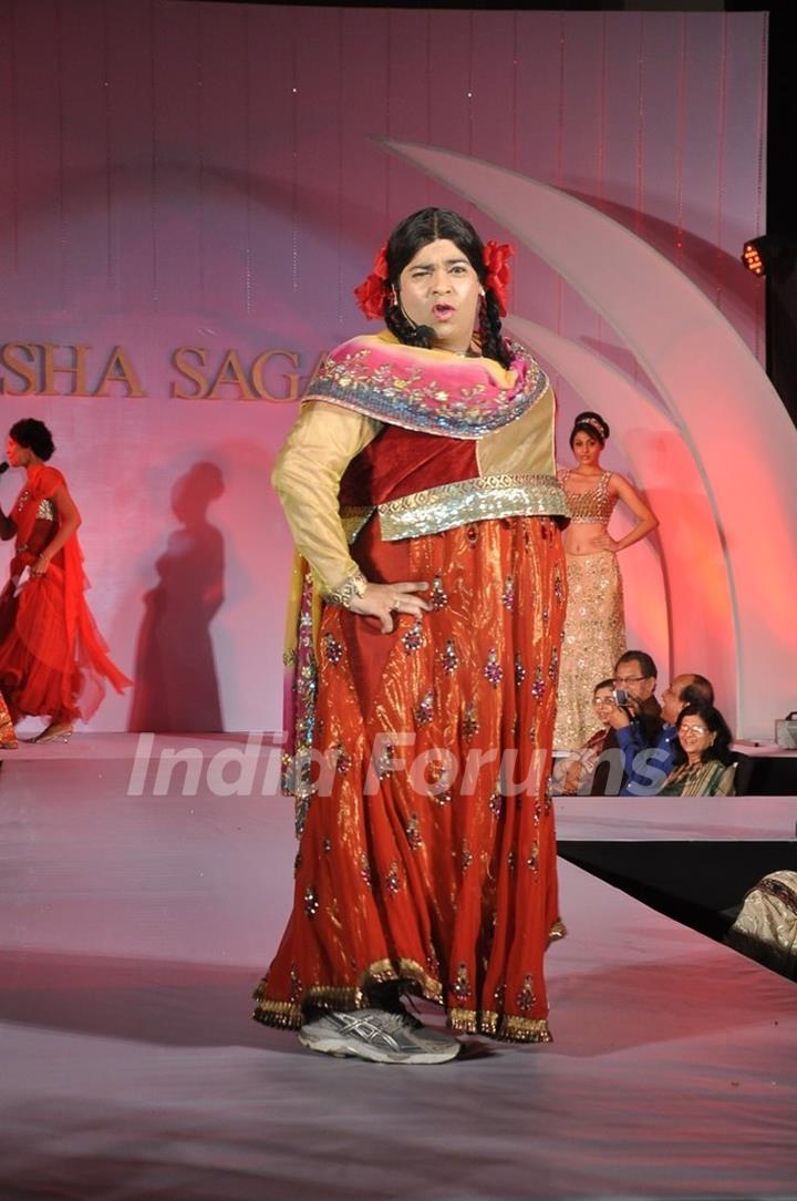 Kiku Sharda as Palak walks the ramp at Nisha Sagar Show