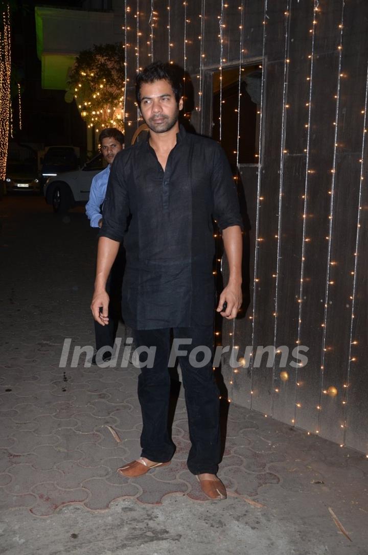 Shabbir Ahluwalia poses for the media at Shilpa Shetty Diwali Bash