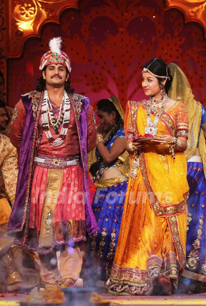 Rajat Tokas and Paridhi Sharma performance in Zee Ristey Award