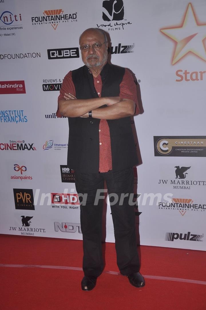 Shyam Benegal poses for the media at the Closing Ceremony of 16th MAMI Film Festival
