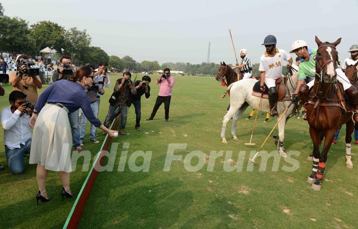 Kareena Kapoor starts the Polo Match at the Bhopal Pataudi Polo Cup 2014