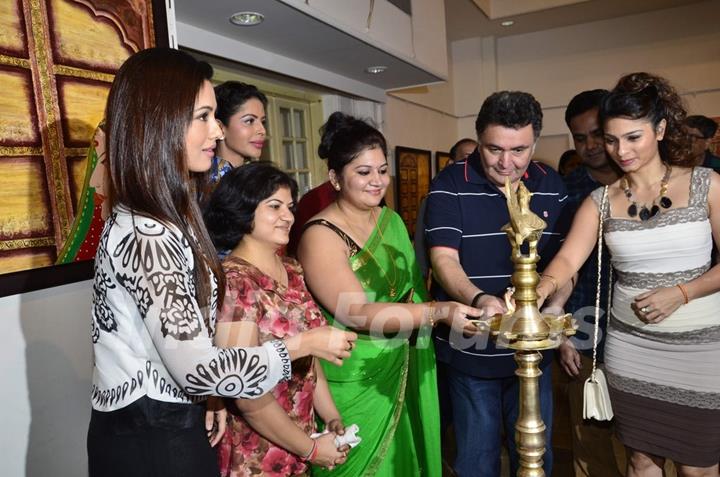 Tanishaa Mukerji and Rishi Kapoor light the lamp at a Special Art Show Preview