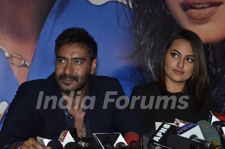 Sonakshi Sinha and Ajay Devgn snapped on the Sets of KBC 8