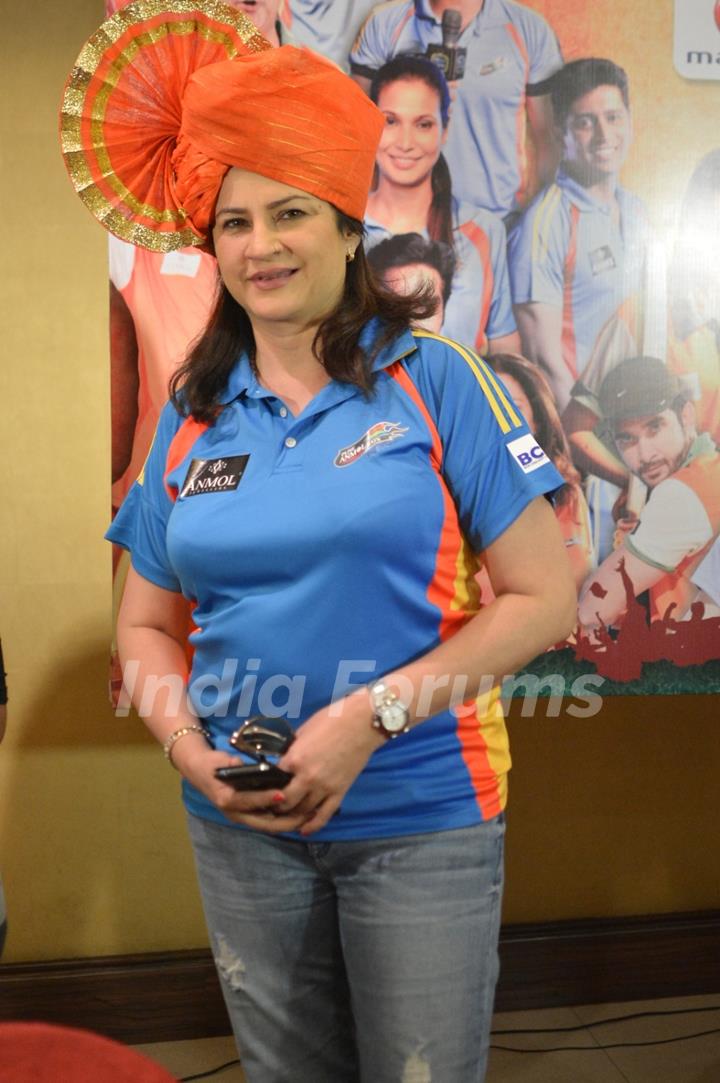 Kunickaa Sadanand Lall poses for the media at the Grand launch soiree of Pune Anmol Ratn