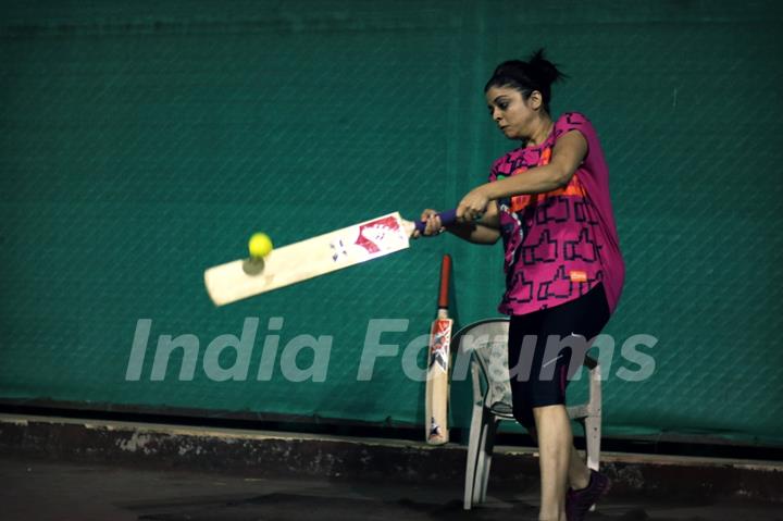 Nivedita Basu snapped practicing for Box Cricket League