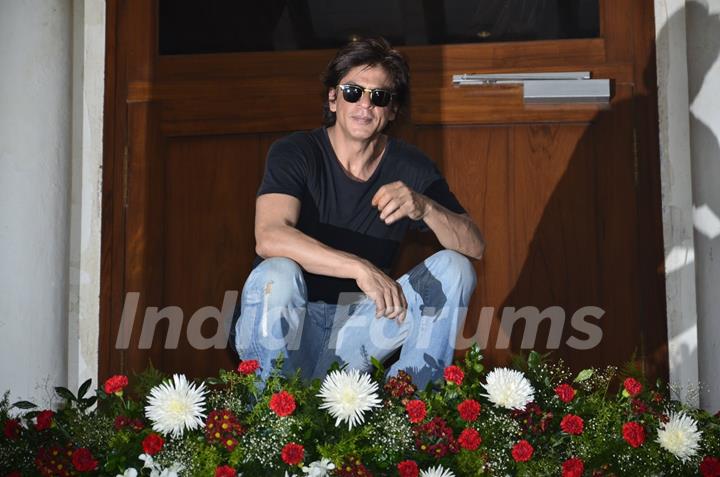 King Khan Celebrates his Birthday with Media