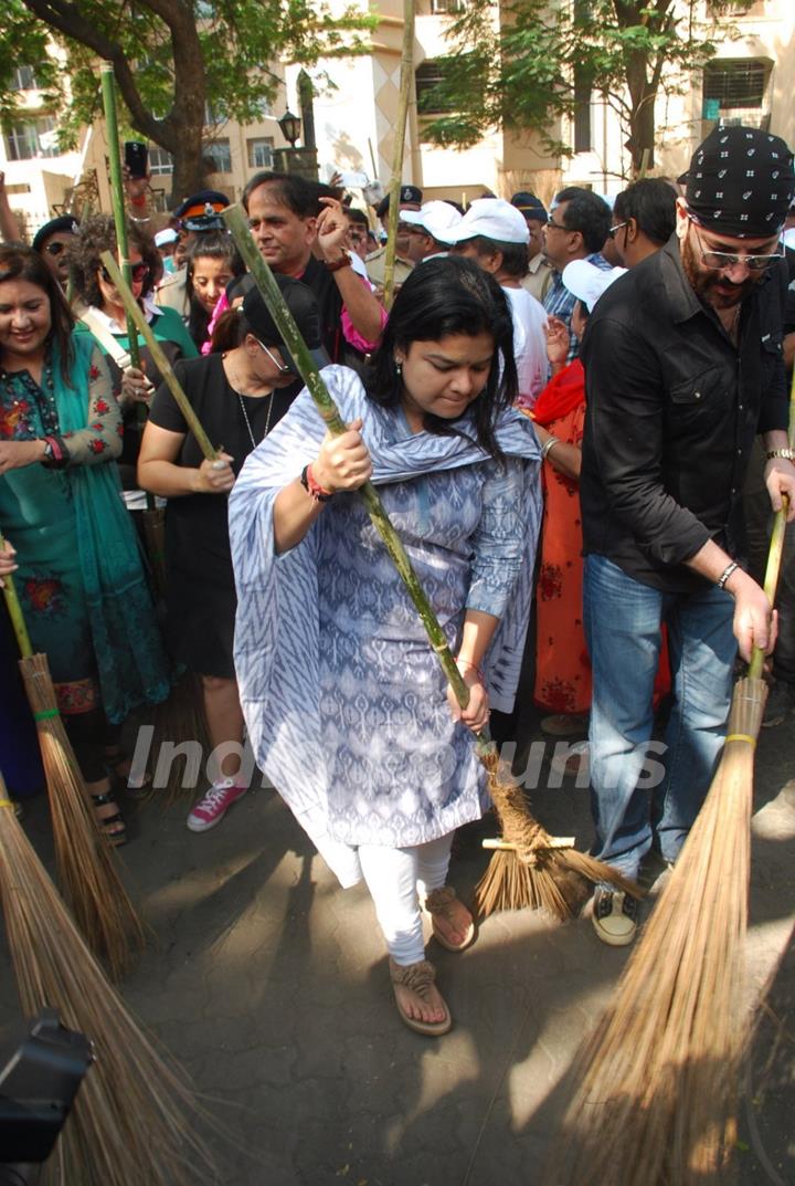 Aditya Pancholi snapped at Cleanliness Drive by Nahar Group