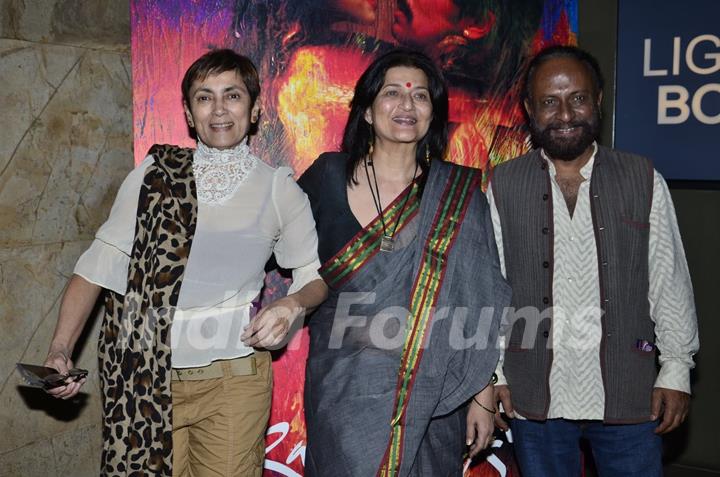 Deepa Sahi and Ketan Mehta pose with Sarika at the Special Screening of Rang Rasiya