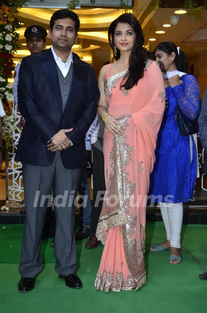 Aishwarya Rai Bachchan poses with a guest at the inaguration of Kalyan Jewellers 4th Store