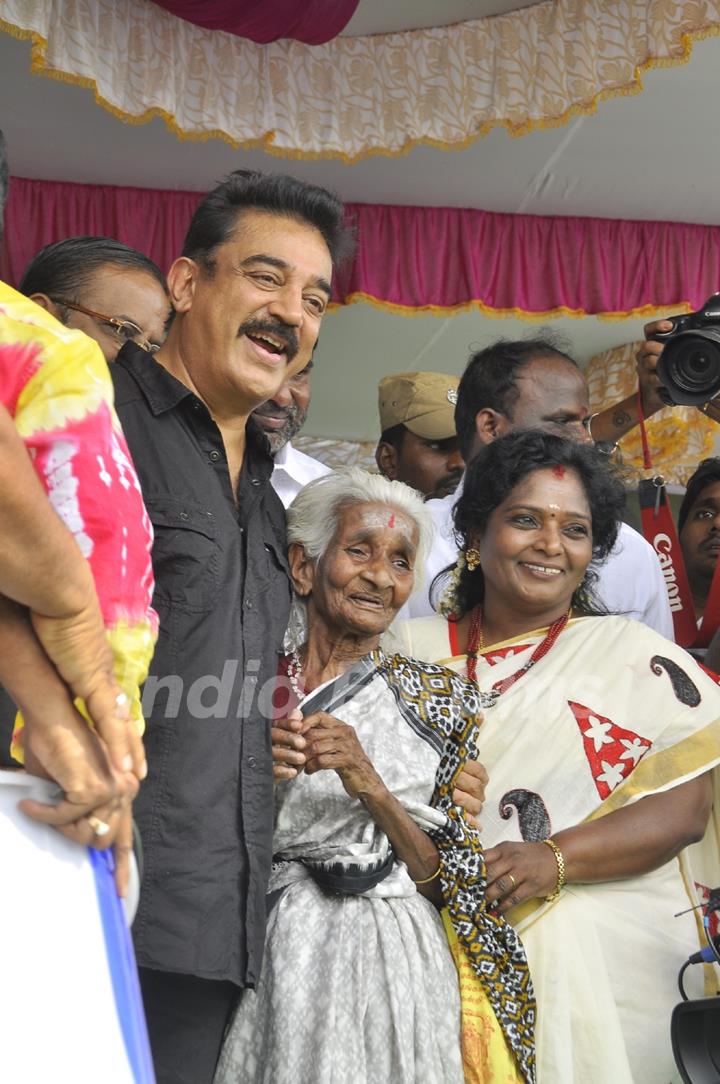 Kamal Haasan poses with a fan at the Launch of Lake Cleaning Movement