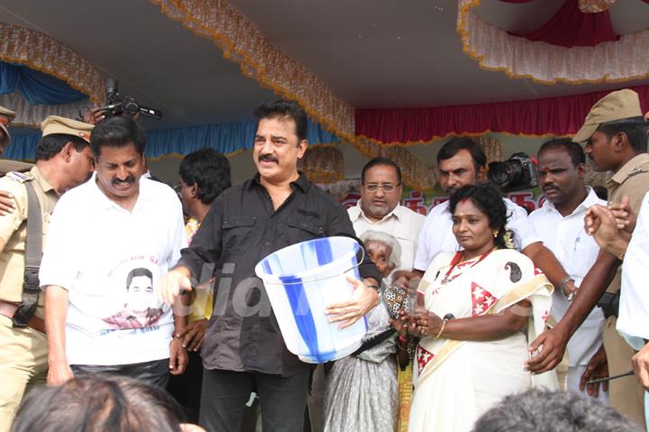 Kamal Haasan was at the Launch of Lake Cleaning Movement as a Part of the Clean India Campaign