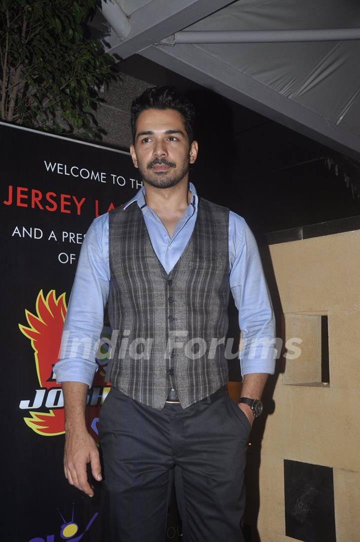 Abhinav Shukla poses for the media at the Jersey Launch of BCL Team Jaipur Raj Joshiley