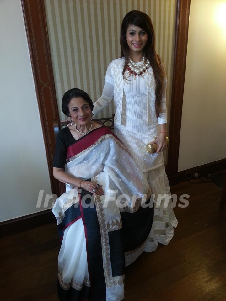 Tanishaa Mukerji with Tanuja at the Kolkatta Film Festival