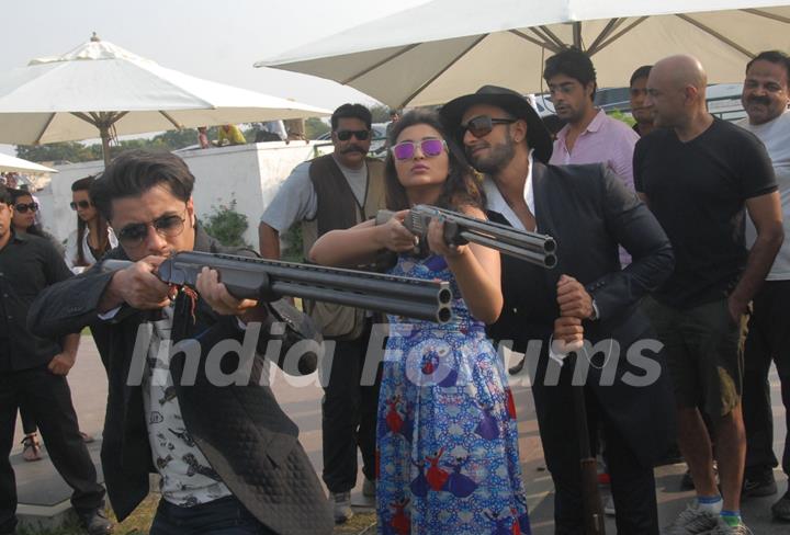 Parineeti Chopra and Ali Zafar try rifel shooting at Jagatpura Shooting Range