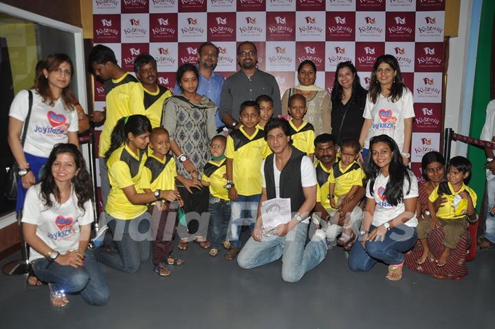 Shahrukh Khan poses with his fans at KidZania