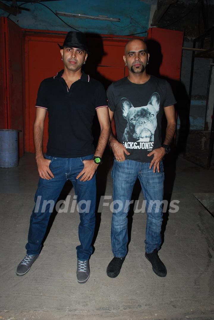 Raghu and Rajiv pose for the media at the Photo Shoot of BCL Team Chandigarh Cubs