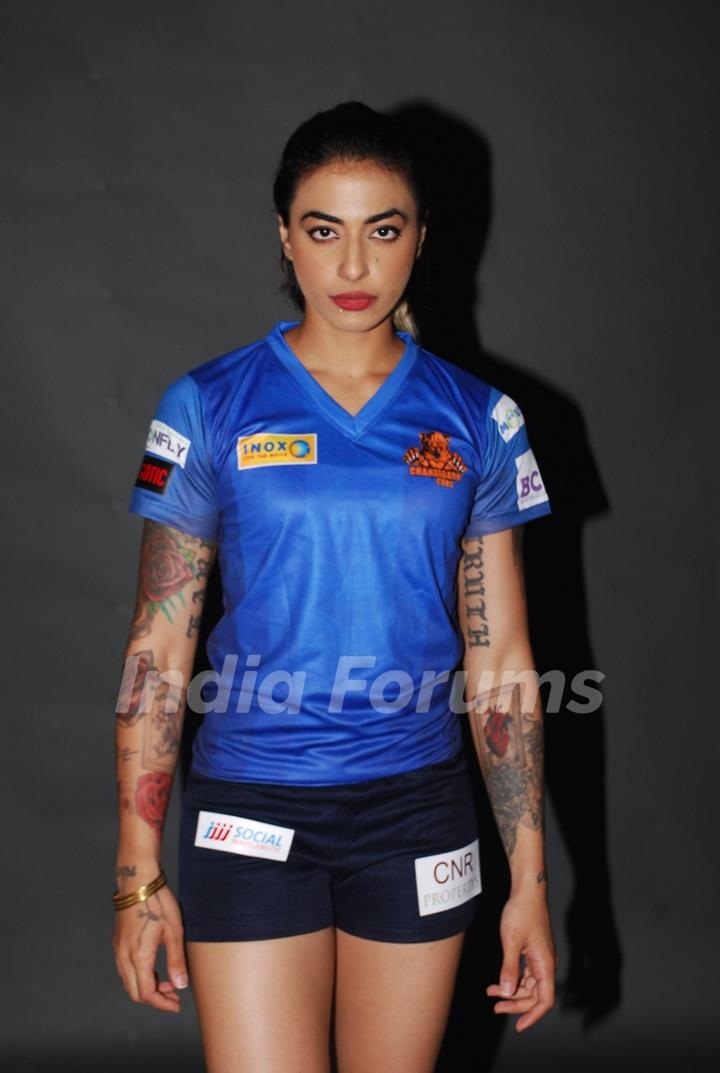 VJ Bani poses for the media at the Photo Shoot of BCL Team Chandigarh Cubs