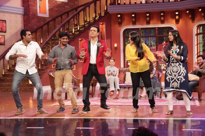 Govinda shakes a leg with his fans at the Promotions of Happy Ending on Comedy Nights With Kapil